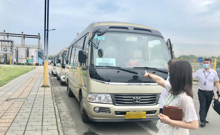 成都考斯特中巴車19座出租價格費用多少？