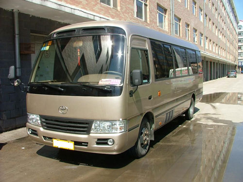 17座中巴車(chē)出租費(fèi)用多少錢(qián)?17座中巴車(chē)租賃價(jià)格多少?