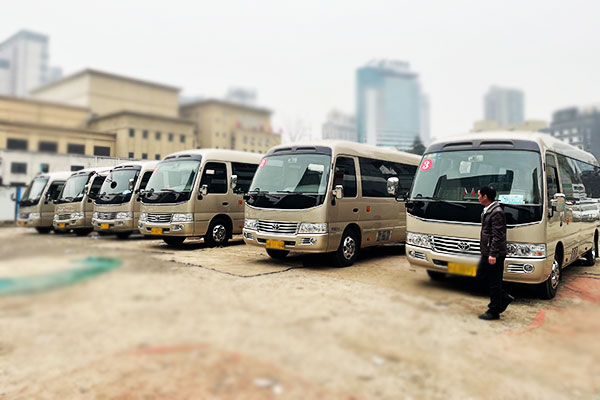 成都租中巴車公司電話