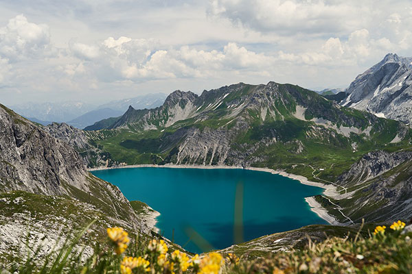 成都租車(chē)去川西旅游多少錢(qián)