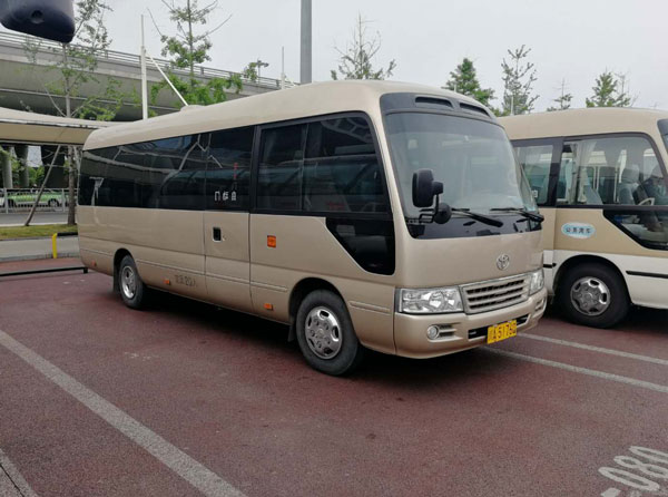 成都租車(chē)考斯特豪華商務(wù)車(chē)多少錢(qián)一天