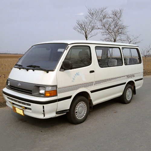 成都租車(chē)豐田海獅17座價(jià)格