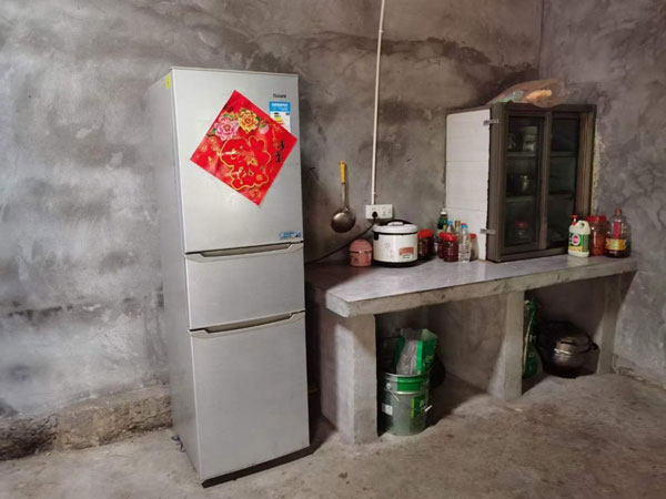 圖：為何萱同學(xué)家添置的家具、家電及修繕的房屋(修繕后)